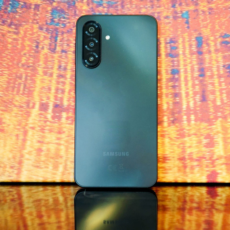 گوشی موبایل سامسونگ مدل Galaxy A17 4G دو سیم کارت ظرفیت 256 گیگابایت و رم 8 گیگابایت -